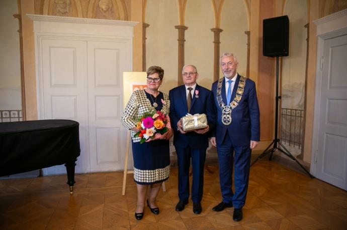 Medale dla szczęśliwych jubilatów 