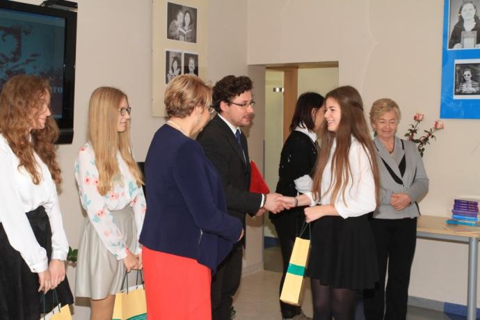 Młodzież recytowała wiersze patriotyczne