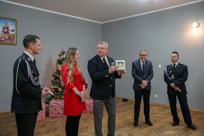 Strażacy spotkali się, by uczcić nadchodzące święta 