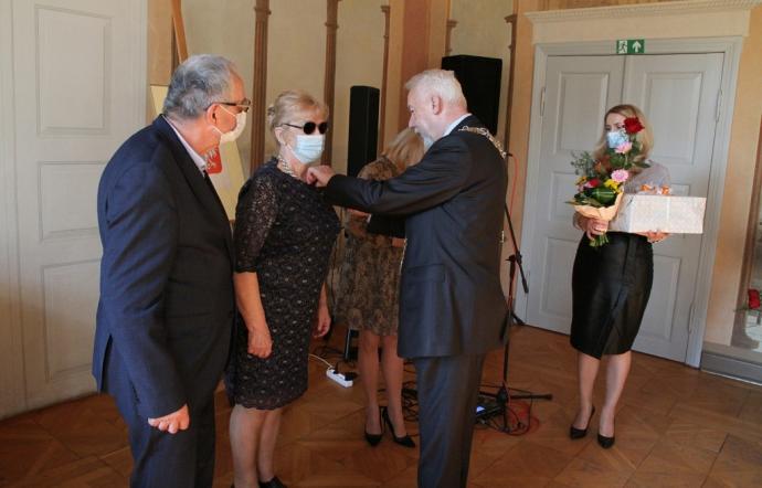 Medale Róży dla Małżonków-Jubilatów 
