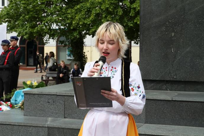 Młodzież z samochodówki paradą uczciła święto miasta