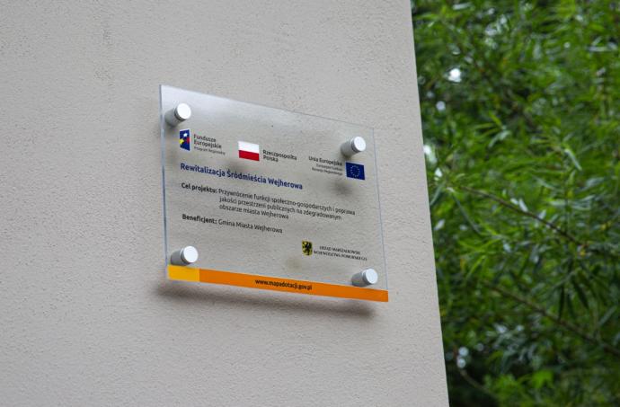Budynek na ul. Wybickiego 1 zyskał odnowiony wygląd