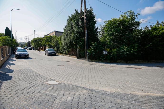Kładka rowerowa nad rzeką Redą wzdłuż ul. Ofiar Piaśnicy służy mieszkańcom i turystom