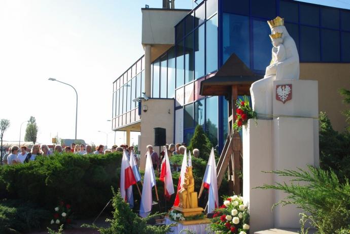 Tablica pamiątkowa z okazji 80-lecia figury Matki Bożej na Śmiechowie 