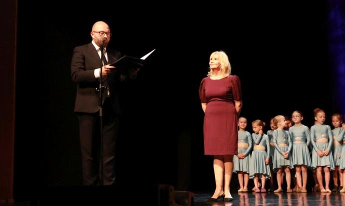 Artystyczne podziękowanie dla „królowej tańca” w Wejherowie - Elżbiety Czeszejko