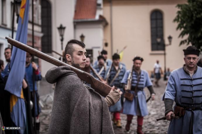 Rekonstruktorzy z całej Polski walczyli w Wejherowie 