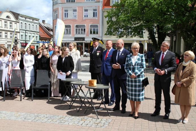 Młodzież z samochodówki paradą uczciła święto miasta