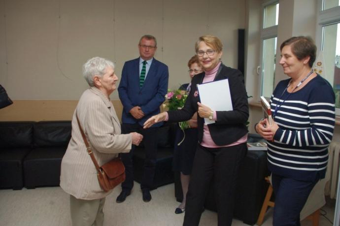 Wystawa haftu kaszubskiego w bibliotece