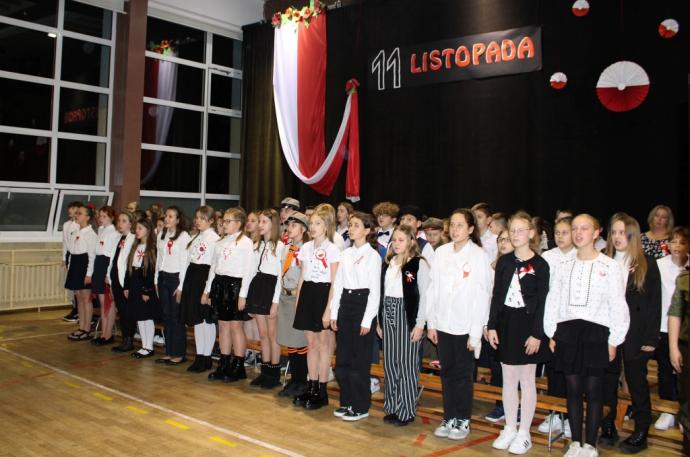 Wieczór niepodległościowy w wejherowskiej „dziewiątce”