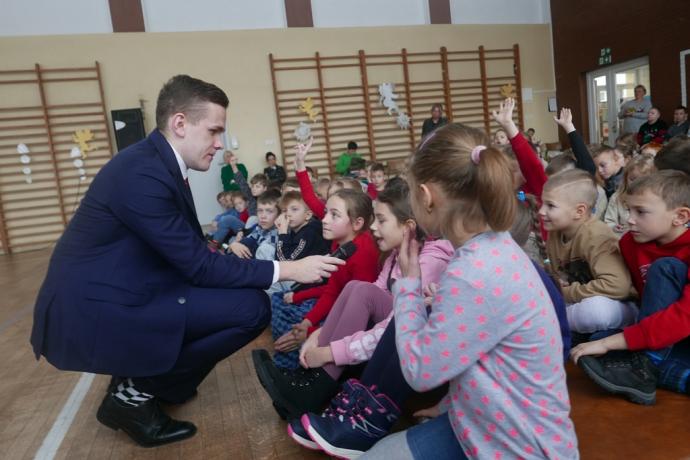 Spotkania w szkołach mistrza szachowego Michała Kanarkiewicza 