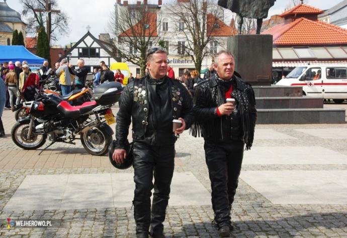 Motocykliści pomogli dzieciom