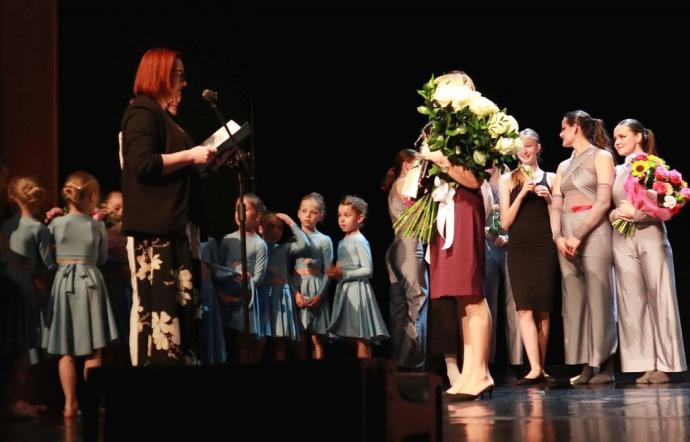 Artystyczne podziękowanie dla „królowej tańca” w Wejherowie - Elżbiety Czeszejko