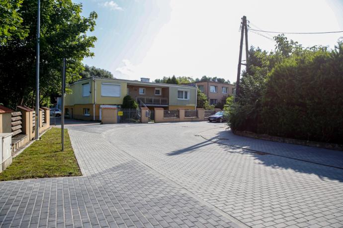 Kładka rowerowa nad rzeką Redą wzdłuż ul. Ofiar Piaśnicy służy mieszkańcom i turystom