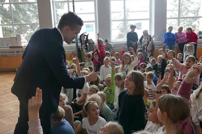 Spotkania w szkołach mistrza szachowego Michała Kanarkiewicza 