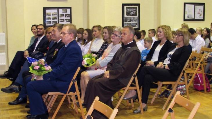 Podziękowanie za edukację w „szóstce”