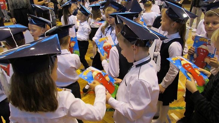 Pierwszoklasiści „jedenastki” złożyli ślubowanie