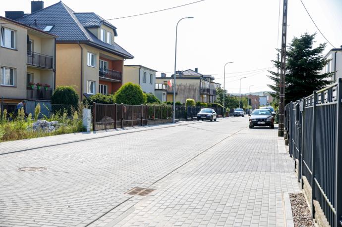 Kładka rowerowa nad rzeką Redą wzdłuż ul. Ofiar Piaśnicy służy mieszkańcom i turystom