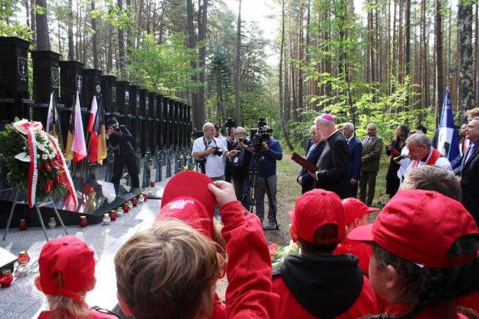 Pielęgnowanie pamięci o ofiarach zbrodni piaśnickiej