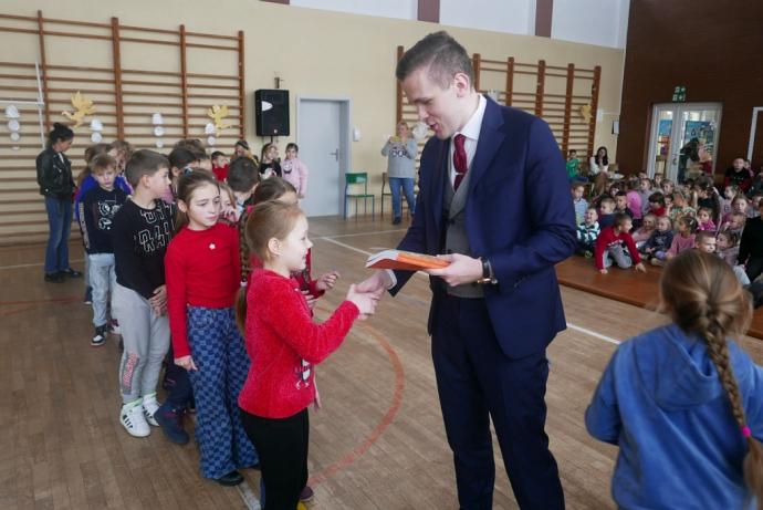 Spotkania w szkołach mistrza szachowego Michała Kanarkiewicza 