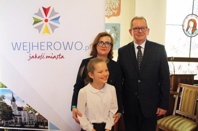Szkolni mistrzowie wiedzy komputerowej uhonorowani