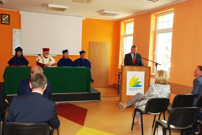 Dyplomy ukończenia studiów dla absolwentów KPSW