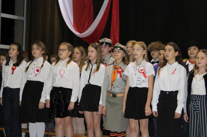 Wieczór niepodległościowy w wejherowskiej „dziewiątce”