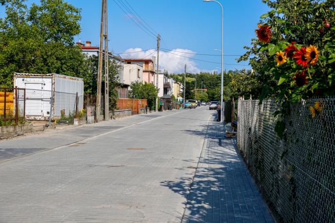 Kładka rowerowa nad rzeką Redą wzdłuż ul. Ofiar Piaśnicy służy mieszkańcom i turystom