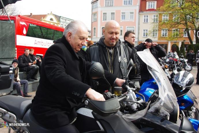 Motocykliści pomogli dzieciom