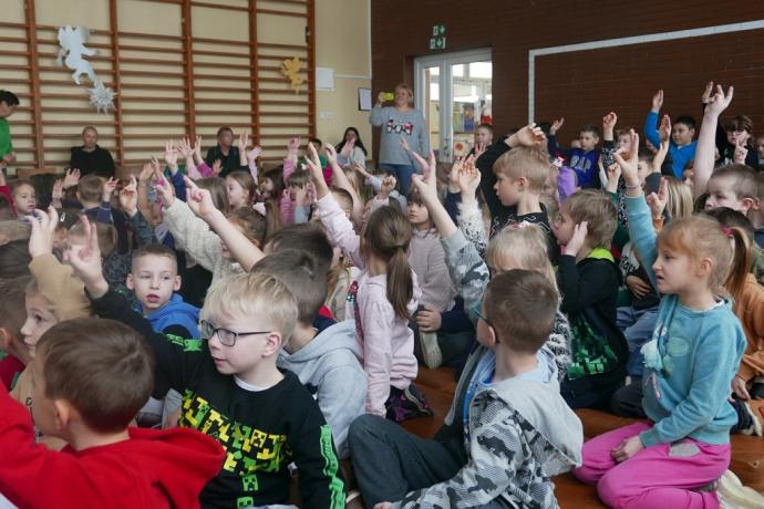 Spotkania w szkołach mistrza szachowego Michała Kanarkiewicza 