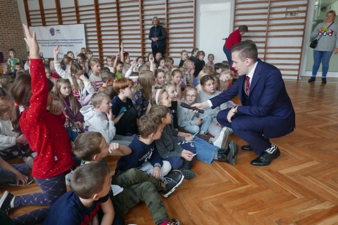 Spotkania w szkołach mistrza szachowego Michała Kanarkiewicza 