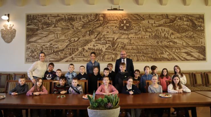 Wizyta uczniów z jedenastki w ratuszu 
