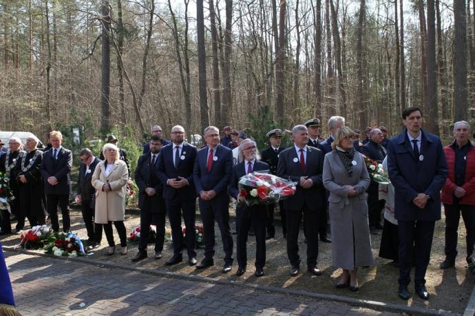 W hołdzie ofiarom zbrodni piaśnickiej