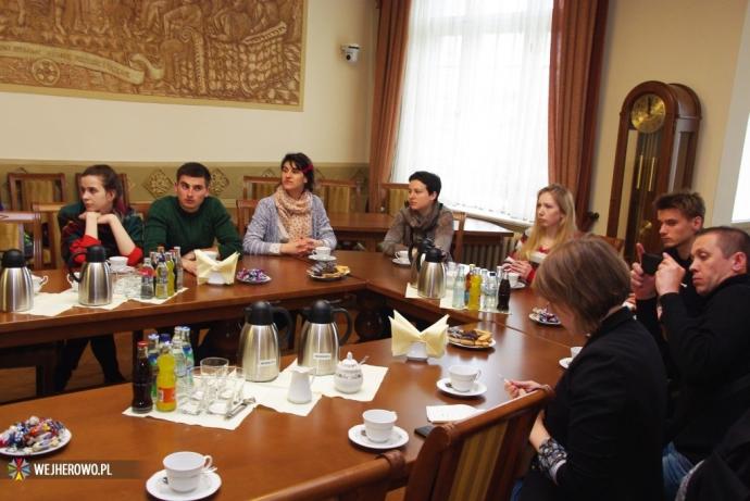 Młodzieży z Białorusi, Ukrainy i Mołdawii odwiedziła wejherowski ratusz