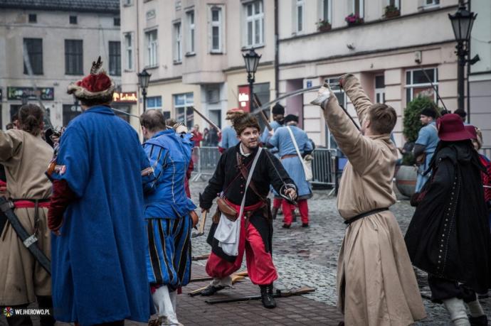 Rekonstruktorzy z całej Polski walczyli w Wejherowie 