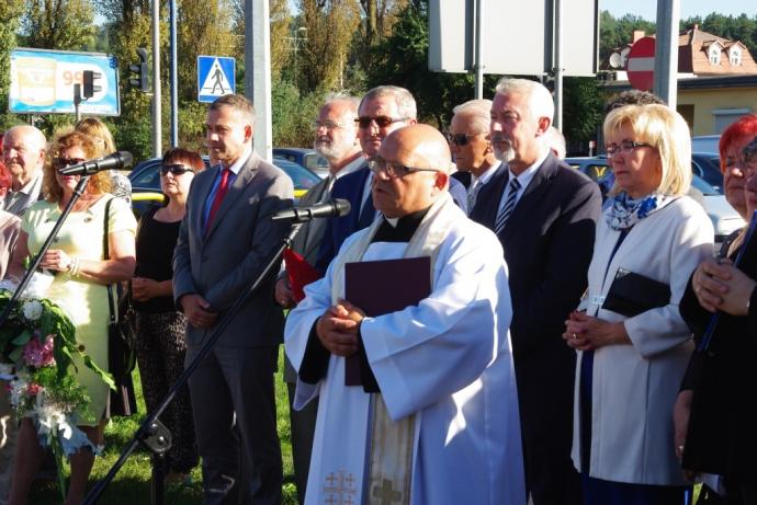 Tablica pamiątkowa z okazji 80-lecia figury Matki Bożej na Śmiechowie 