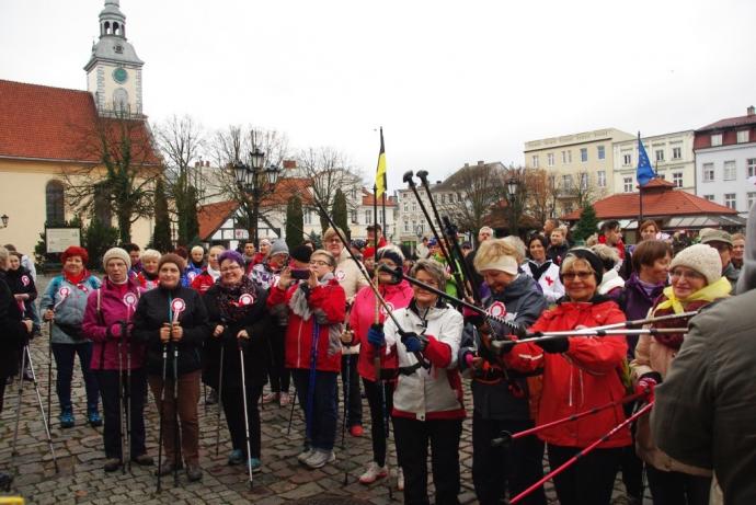 Niepodległościowy spacer z kijkami