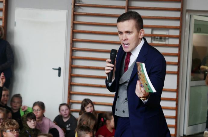 Spotkania w szkołach mistrza szachowego Michała Kanarkiewicza 
