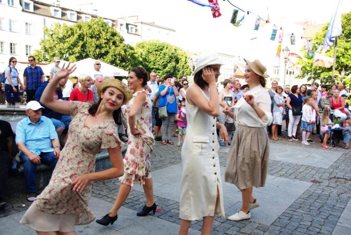 Taneczna zabawa z Teatrem „Pijana Sypialnia”