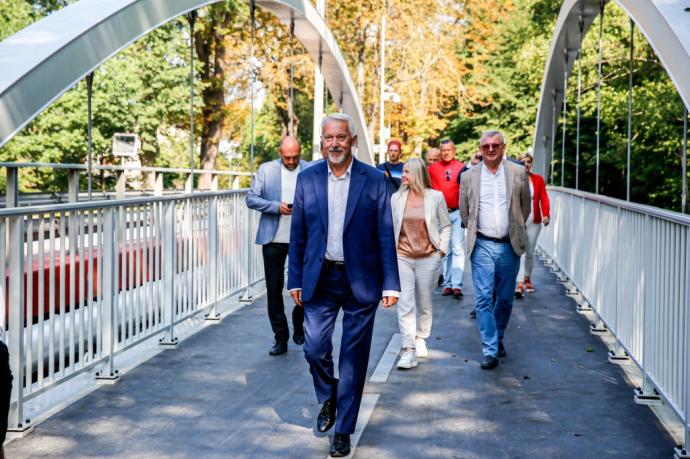 Kładka rowerowa nad rzeką Redą wzdłuż ul. Ofiar Piaśnicy służy mieszkańcom i turystom