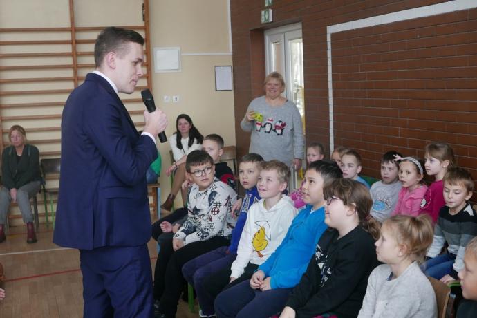 Spotkania w szkołach mistrza szachowego Michała Kanarkiewicza 