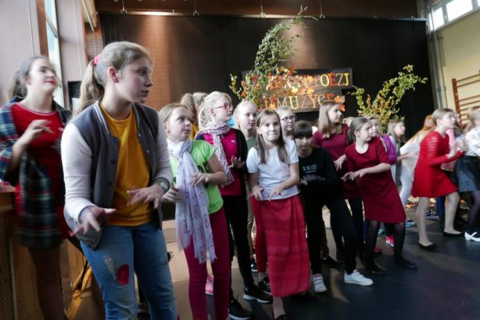 Koncert uczniowski „Jesień w poezji i muzyce”
