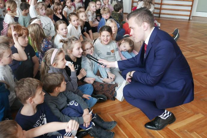 Spotkania w szkołach mistrza szachowego Michała Kanarkiewicza 