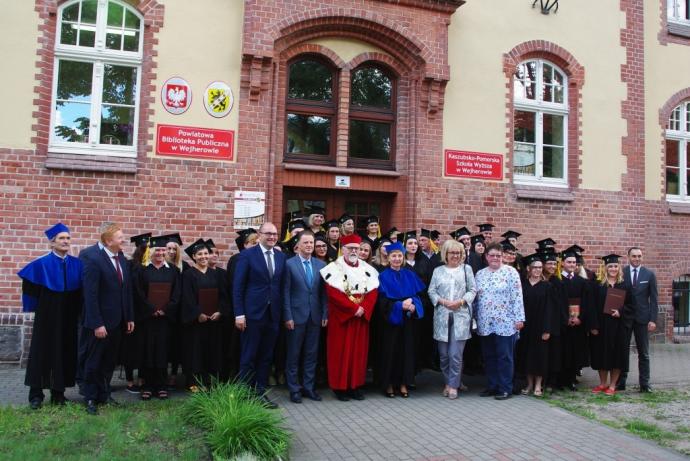 Dyplomy ukończenia studiów dla absolwentów KPSW