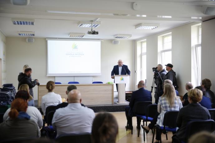 Studenci pielęgniarstwa odebrali swoje pierwsze uniformy 
