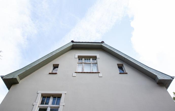 Budynek na ul. Wybickiego 1 zyskał odnowiony wygląd