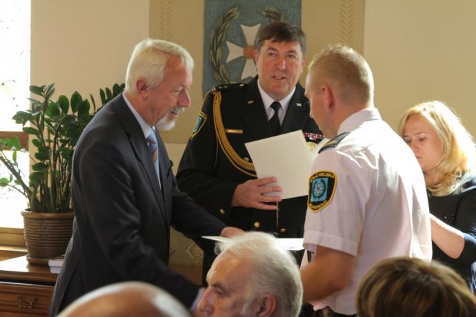 Gratulacje dla strażników miejskich 