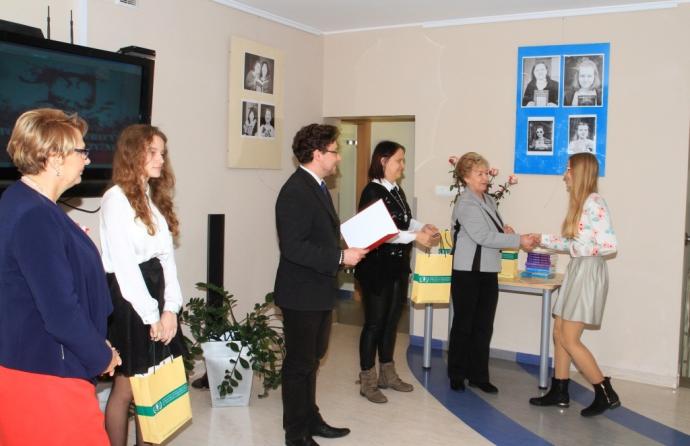 Młodzież recytowała wiersze patriotyczne