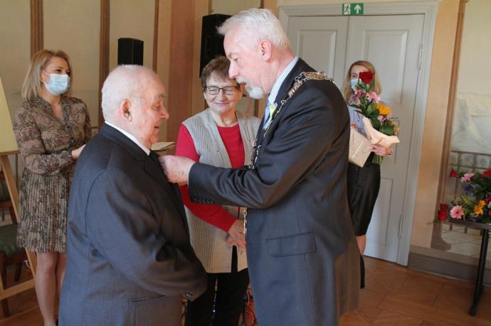 Medale Róży dla Małżonków-Jubilatów 