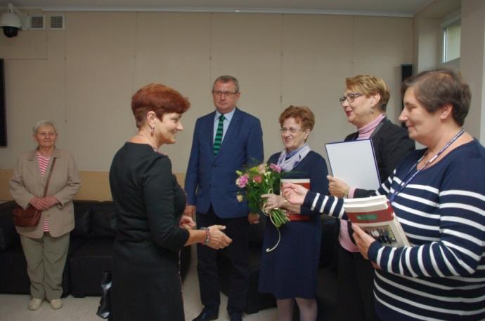 Wystawa haftu kaszubskiego w bibliotece