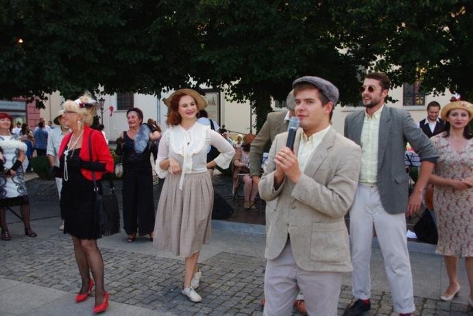 Taneczna zabawa z Teatrem „Pijana Sypialnia”